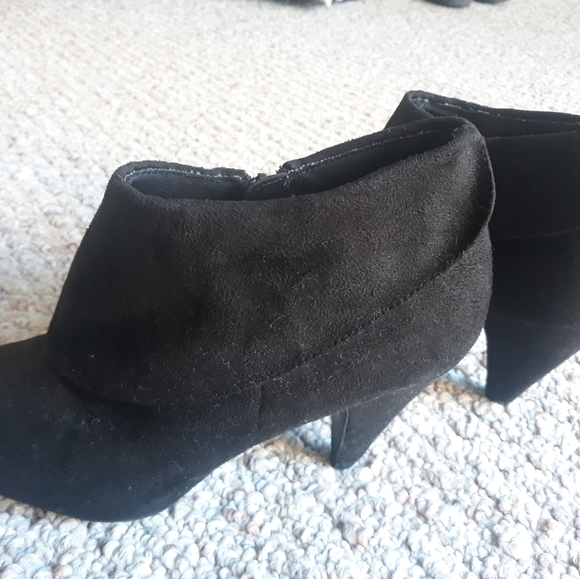 Black suede booties - Picture 7 of 7